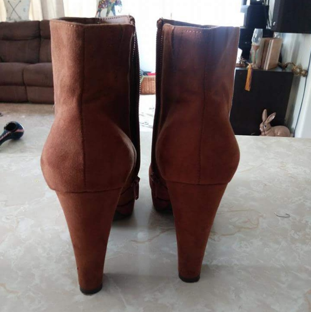Boots - Picture 5 of 5